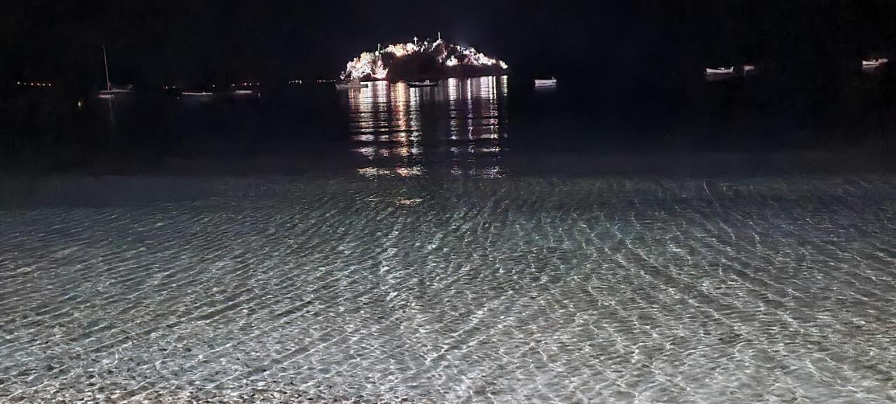 Πέτρα, Ελιά Και Λεβάντα Villa Tolo Bagian luar foto