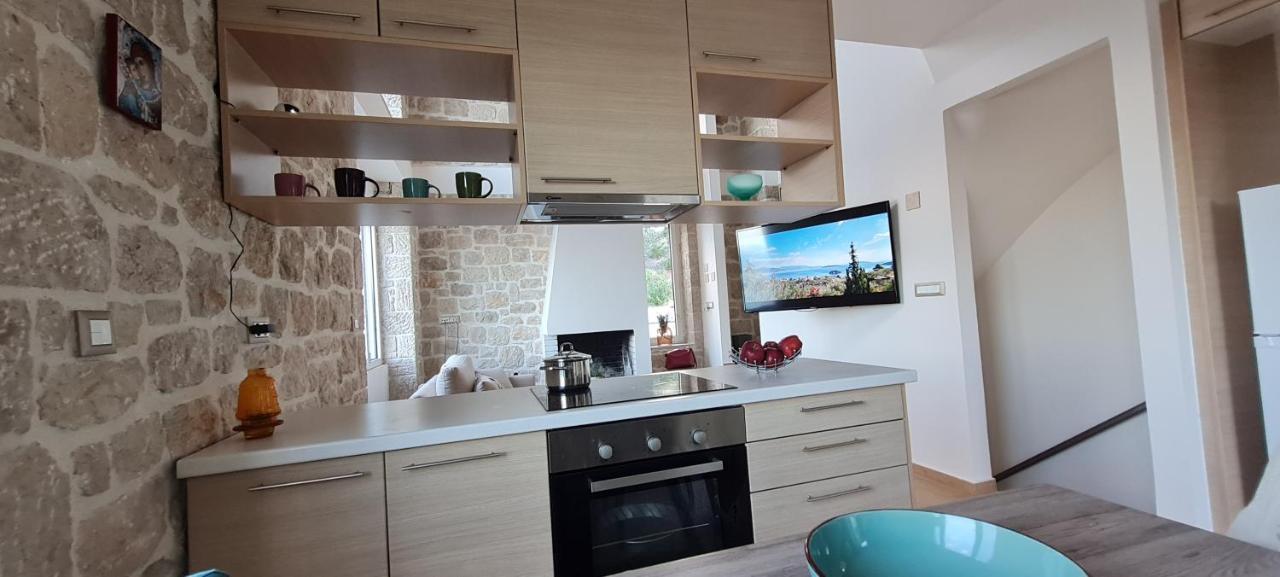 Πέτρα, Ελιά Και Λεβάντα Villa Tolo Bagian luar foto